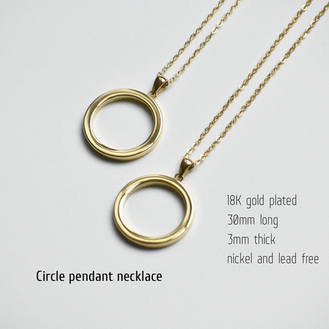 Circle pendant necklace